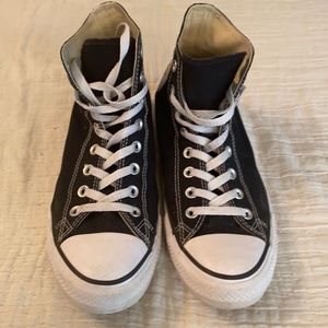 Men’s Converse high top all star. Size 9
